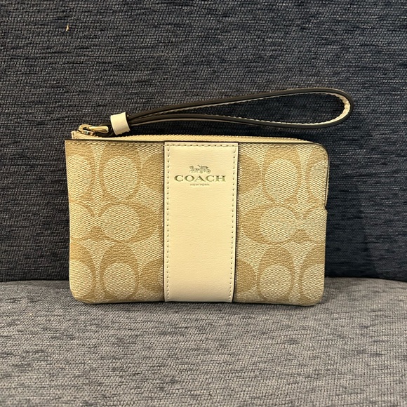 Coach Wristlet - Picture 1 of 3